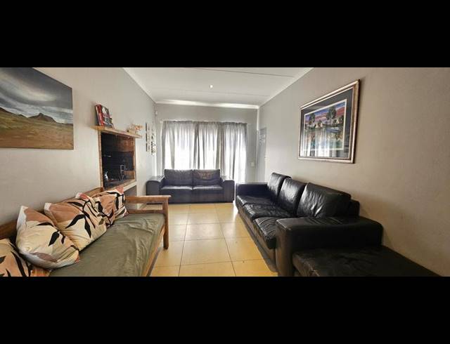 4 BEDROOM HOUSE FOR SALE IN COUNTRY CLUB